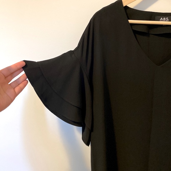 Ruffle sleeves dress in black - Picture 3 of 3